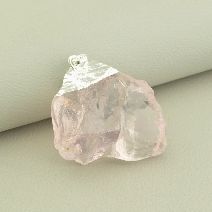 Рожевий кварц: Камінь любові та гармонії